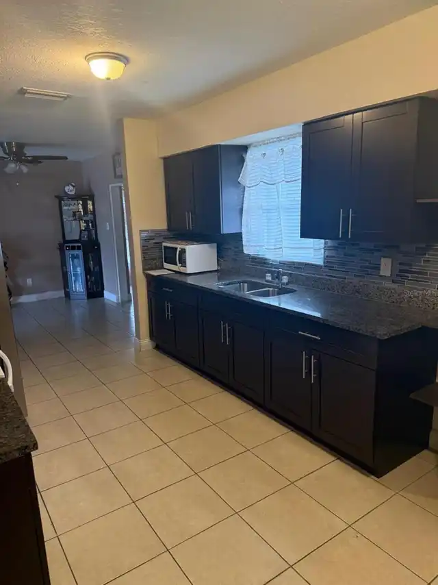 Listing Photo 12