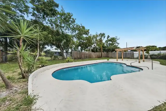 Listing Photo 18