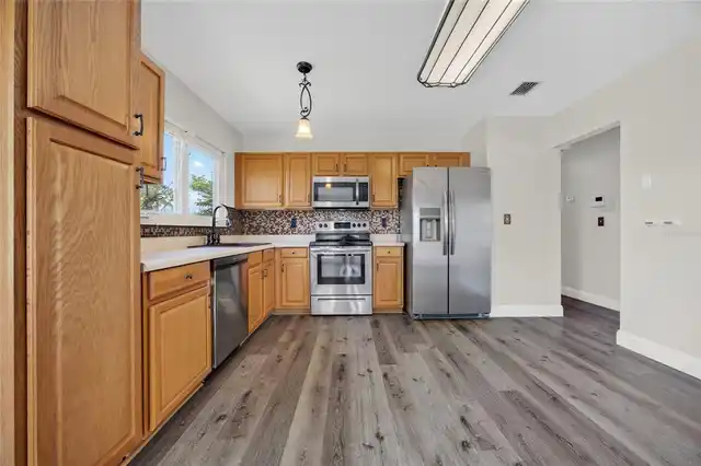 Listing Photo 8