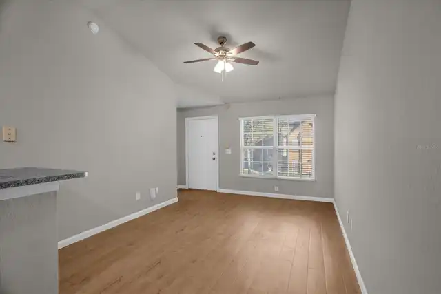 Listing Photo 9