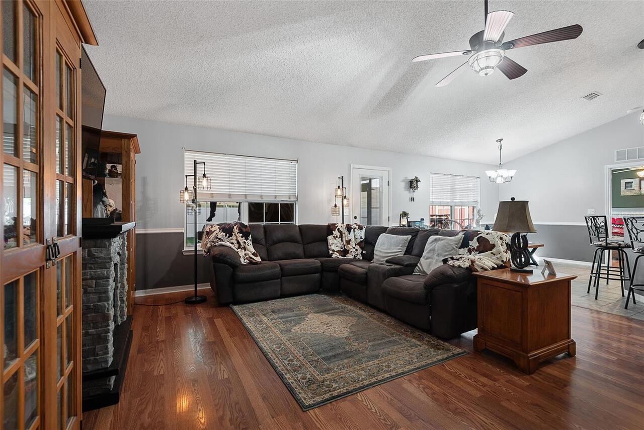 Listing Photo 8