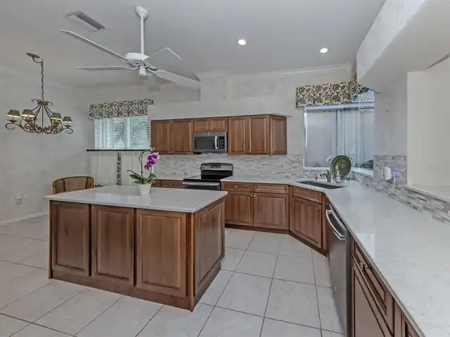 Listing Photo 12