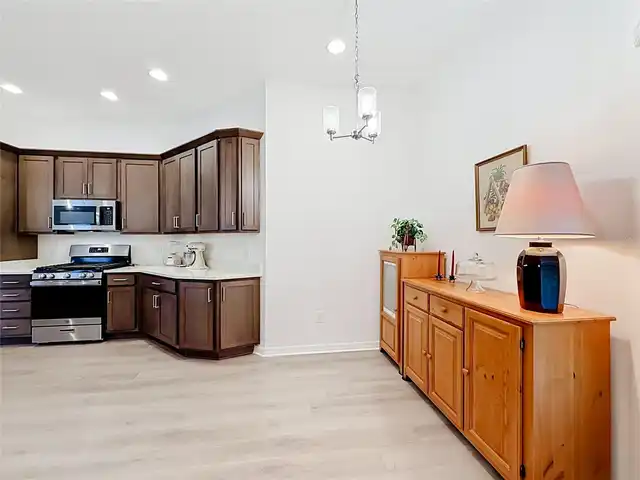 Listing Photo 14