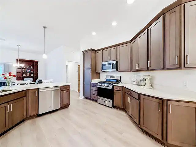 Listing Photo 15