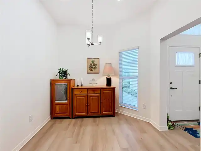 Listing Photo 17