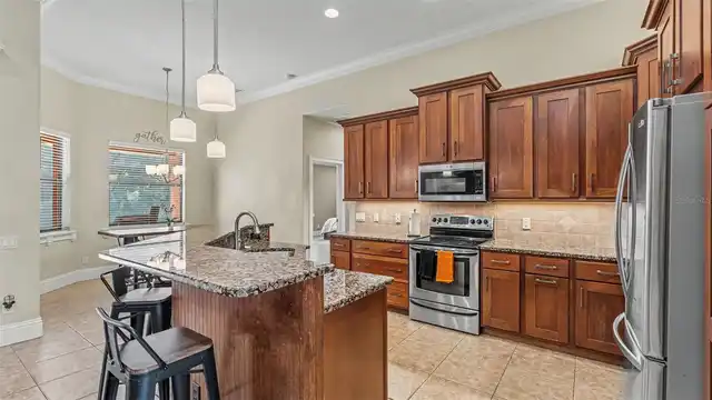 Listing Photo 10