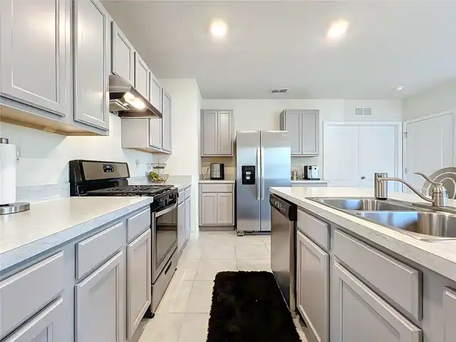 Listing Photo 9