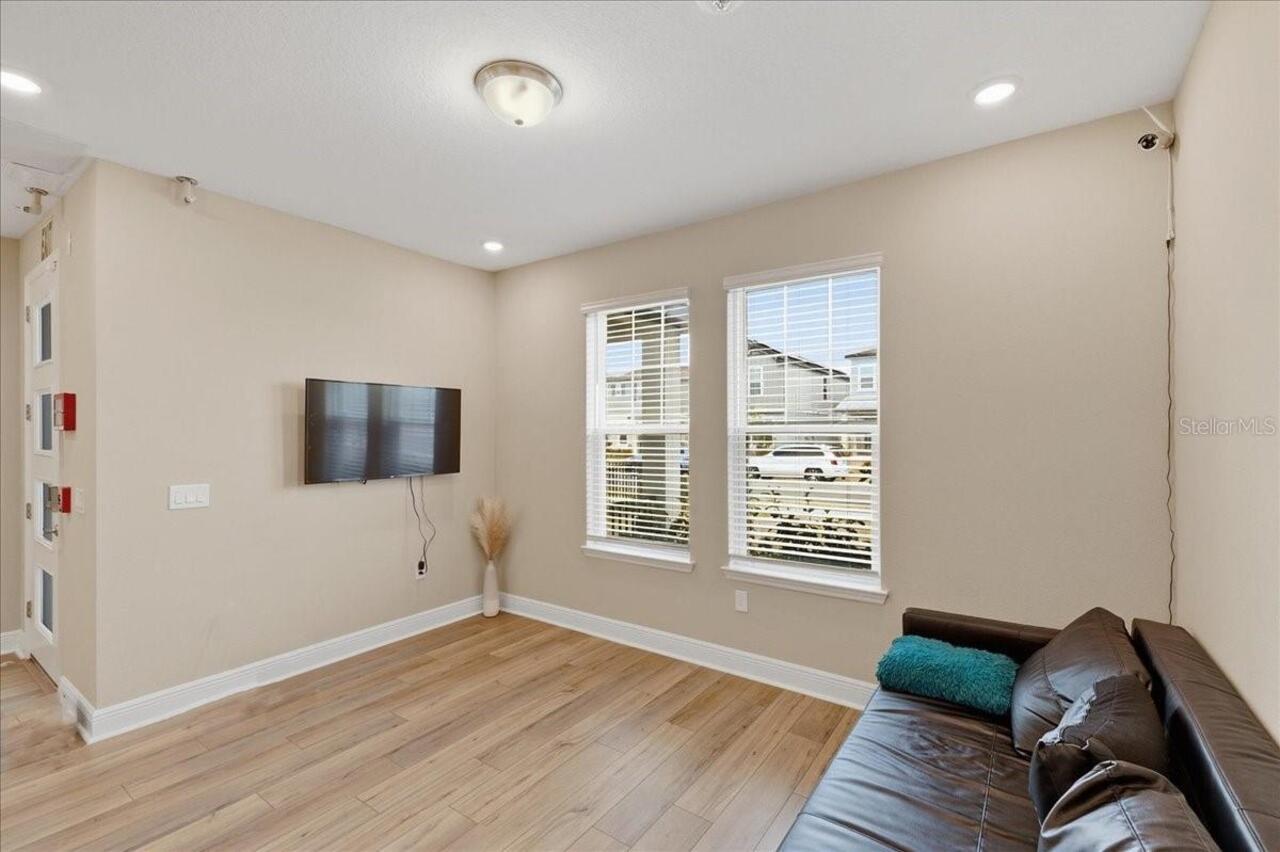 Listing Photo 8