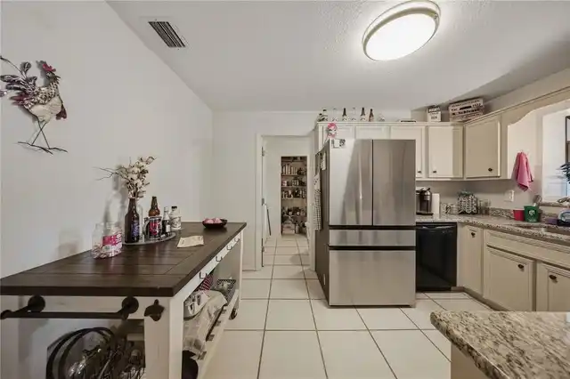 Listing Photo 11
