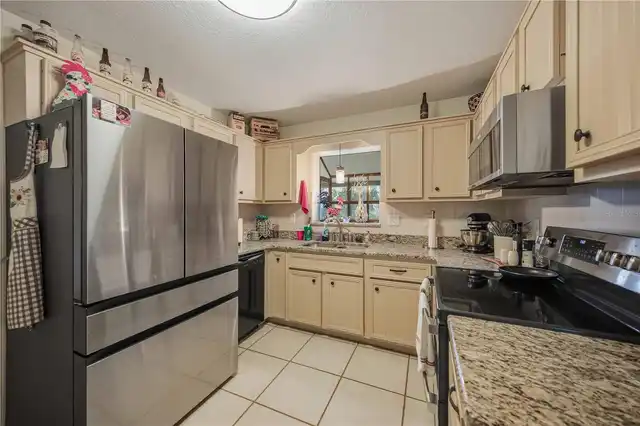 Listing Photo 12