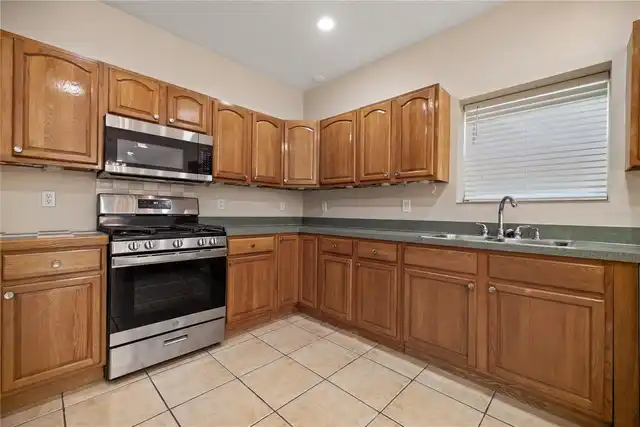 Listing Photo 8