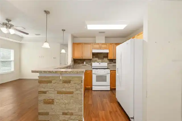 Listing Photo 9