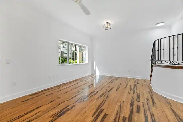 Listing Photo 6