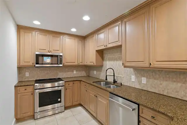 Listing Photo 9