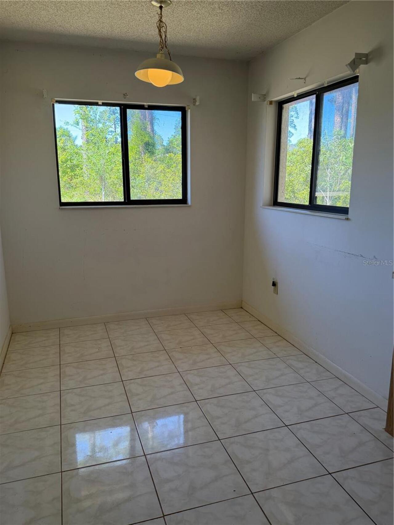 Listing Photo 12