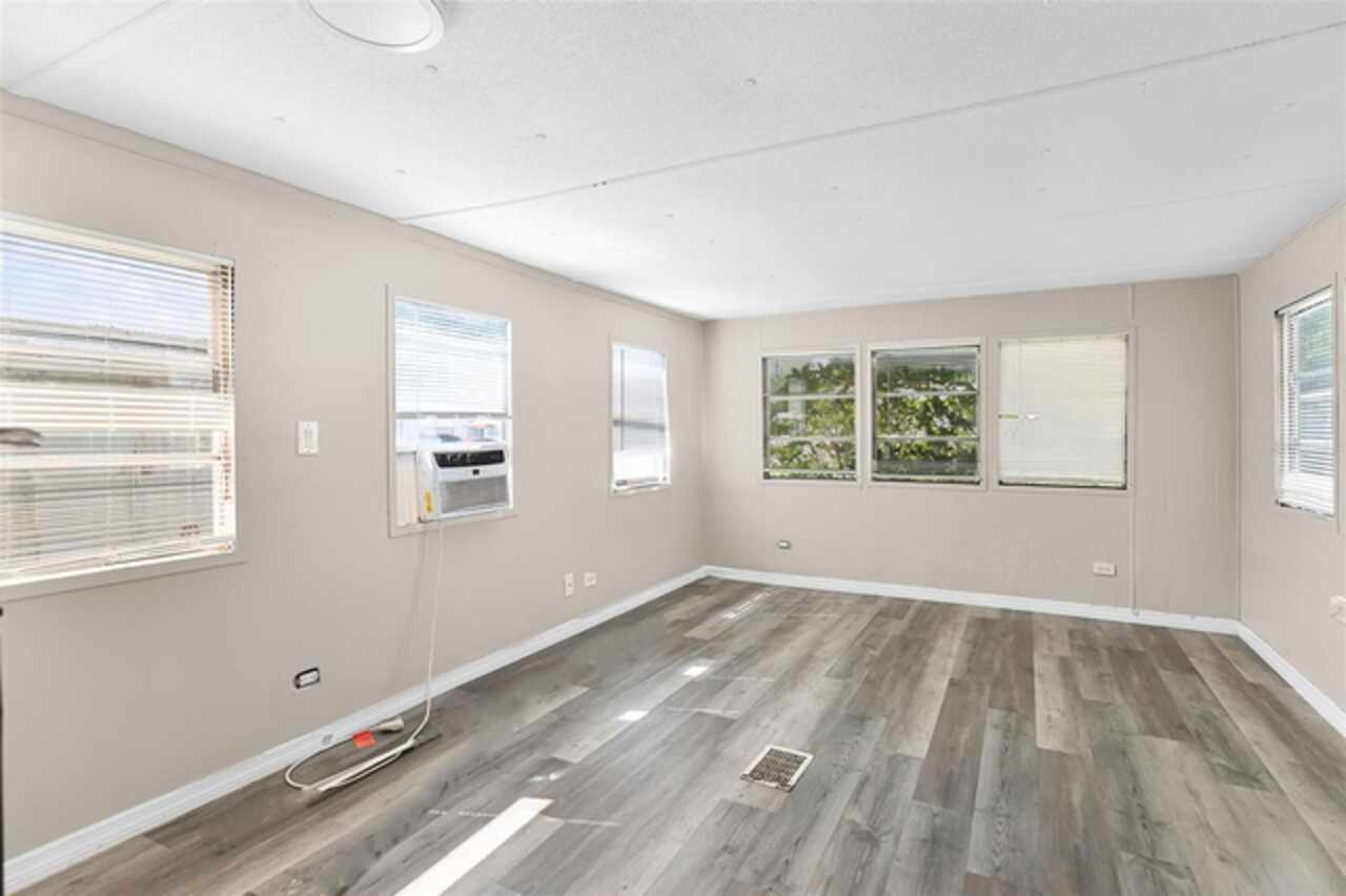 Listing Photo 9