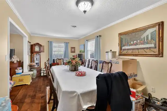 Listing Photo 9
