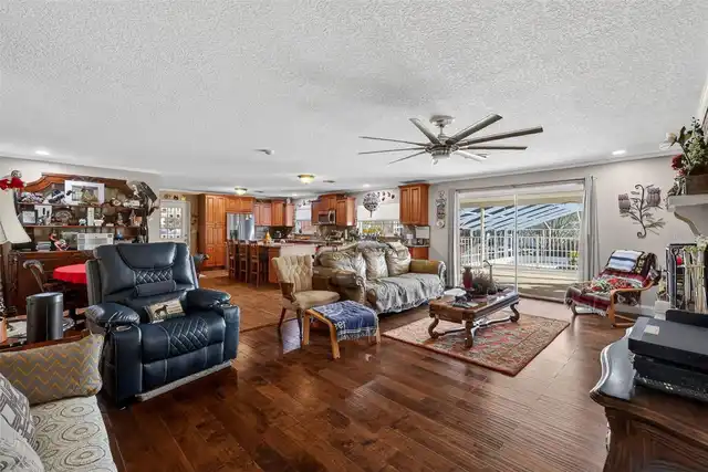 Listing Photo 10