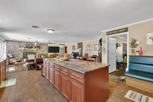 Listing Photo 16