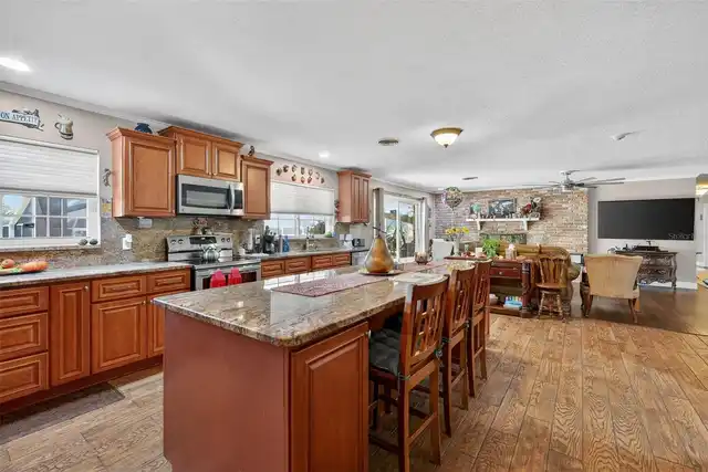 Listing Photo 17