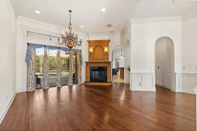 Listing Photo 12