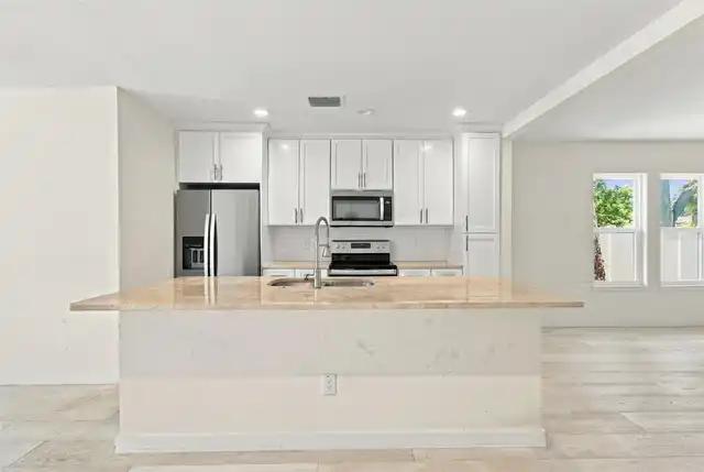 Listing Photo 9