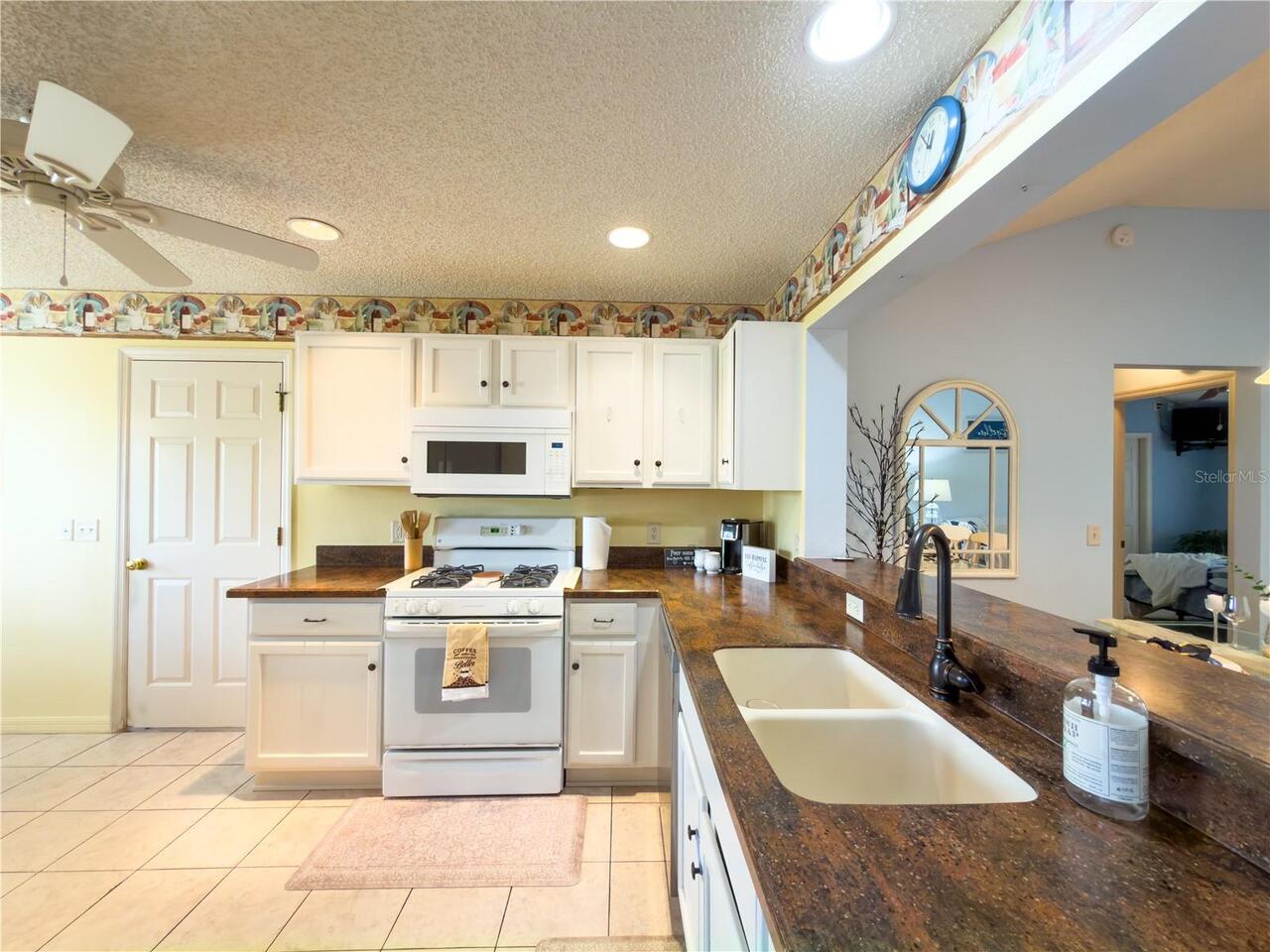 Listing Photo 12