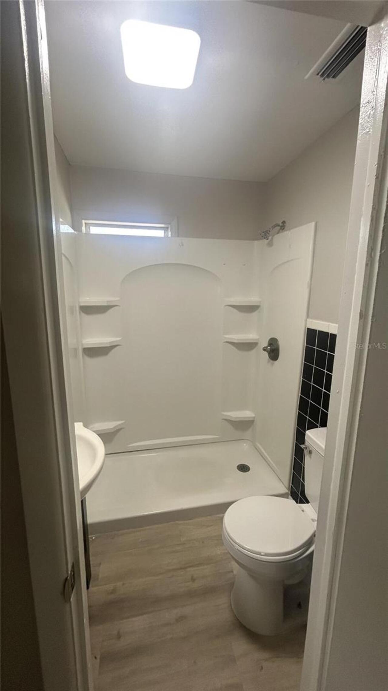 Listing Photo 12