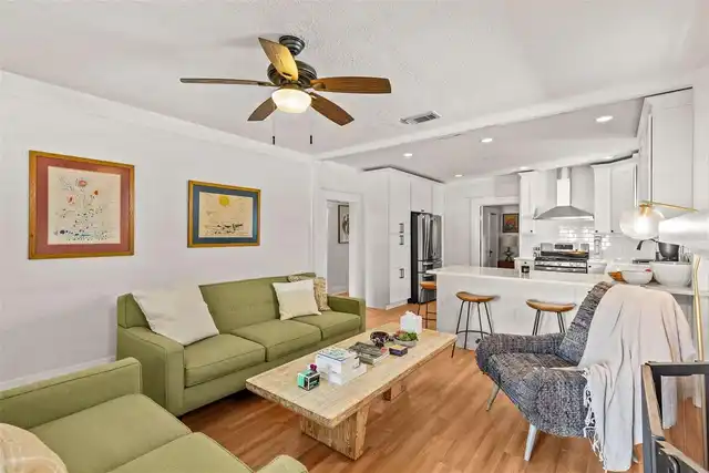 Listing Photo 9