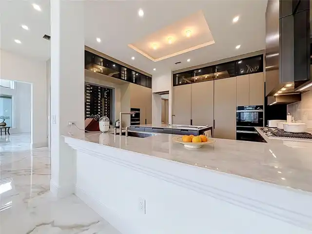 Listing Photo 10
