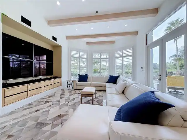 Listing Photo 11