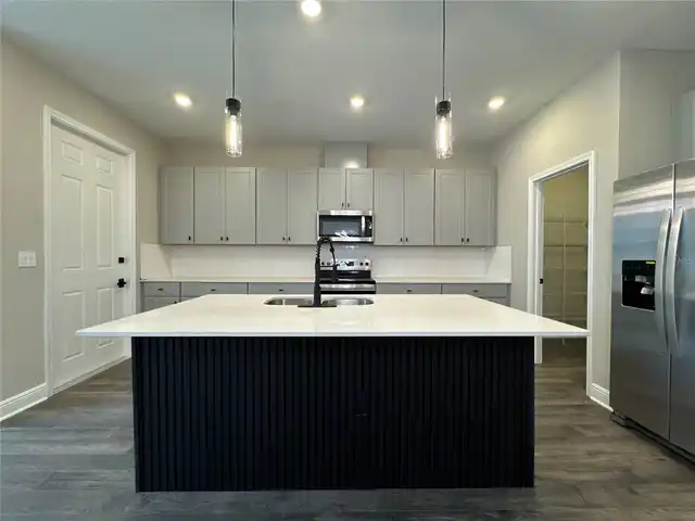 Listing Photo 11