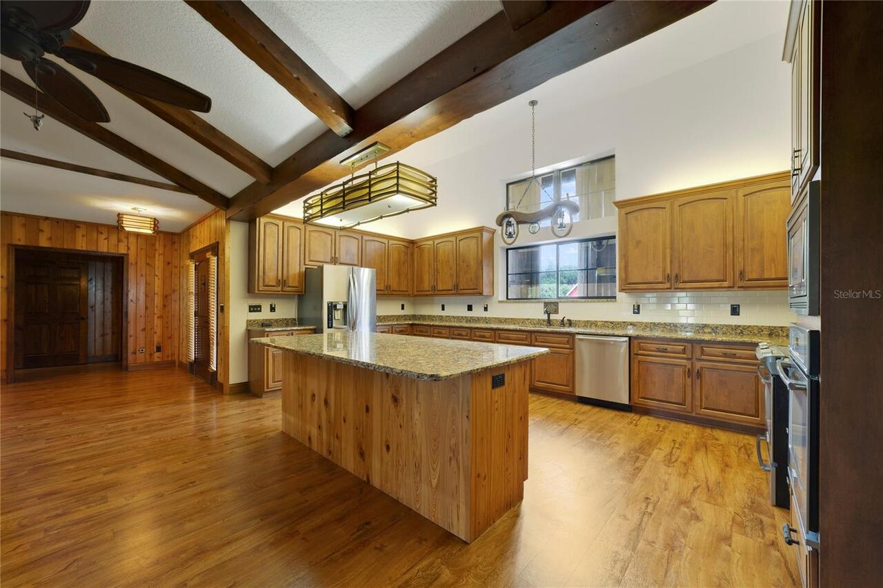 Listing Photo 12