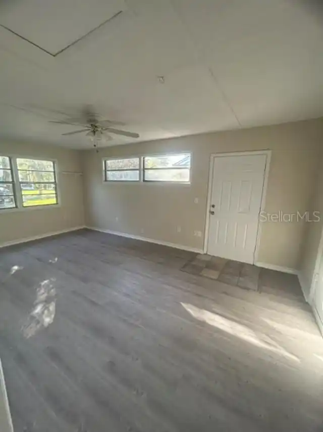 Listing Photo 10