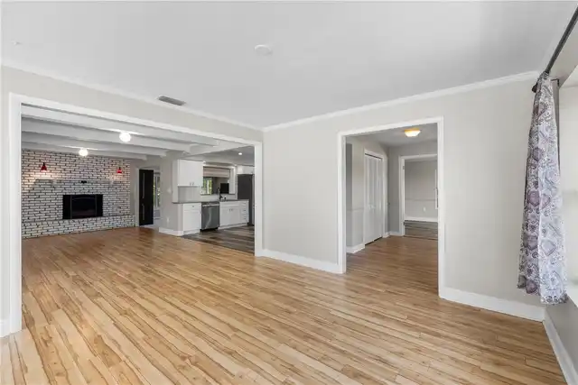 Listing Photo 12