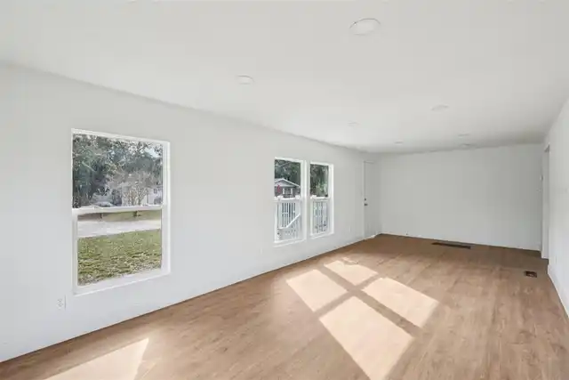 Listing Photo 9