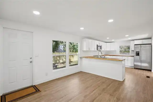 Listing Photo 11