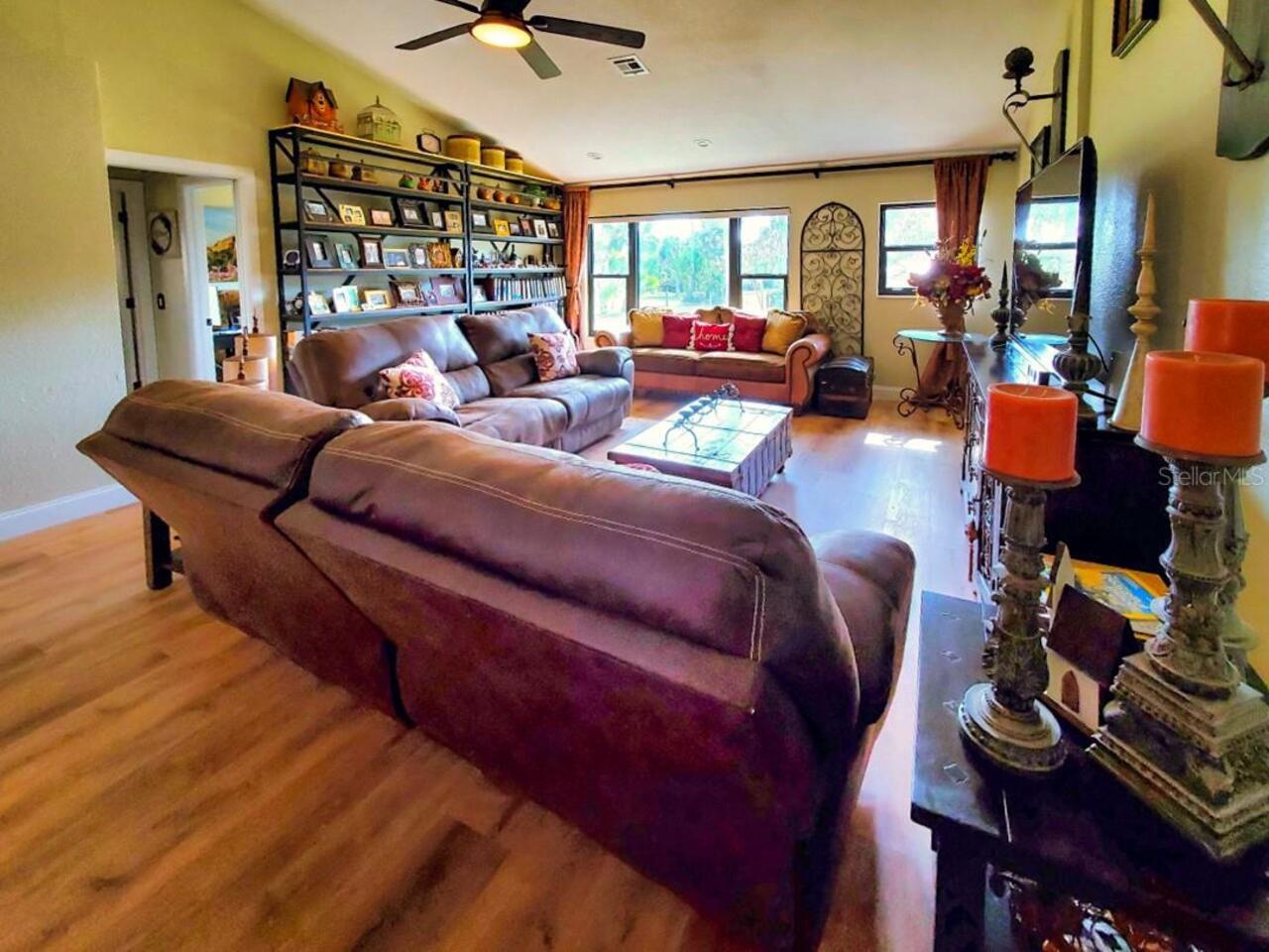 Listing Photo 12