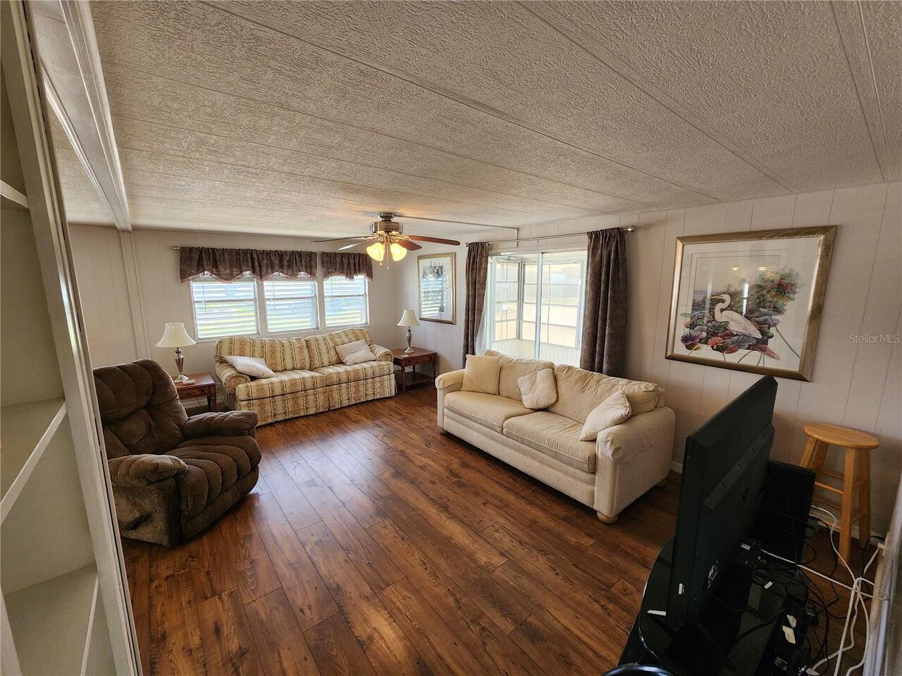 Listing Photo 11