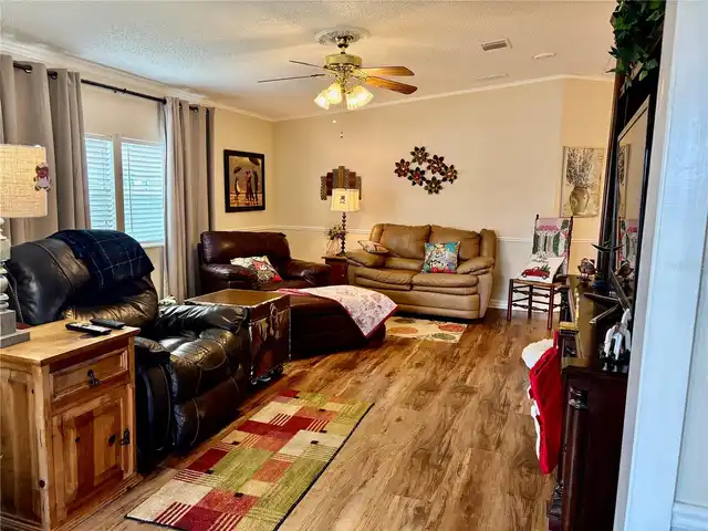 Listing Photo 8