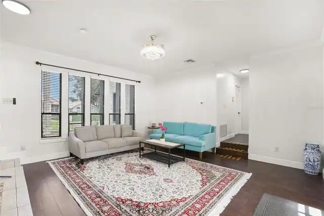 Listing Photo 11