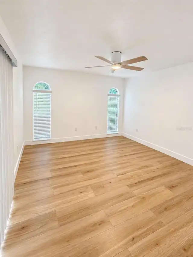 Listing Photo 12