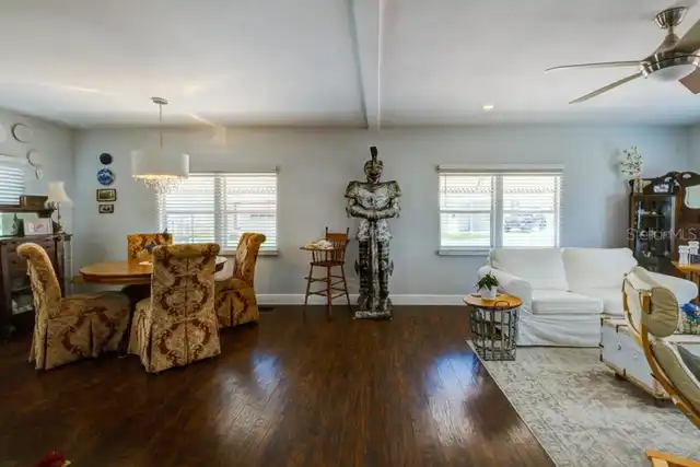 Listing Photo 11