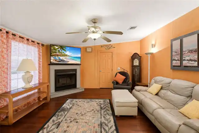 Listing Photo 6