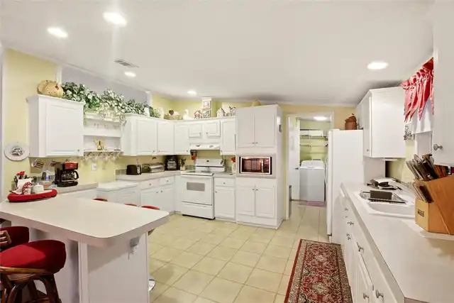 Listing Photo 8
