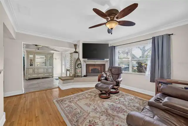 Listing Photo 11