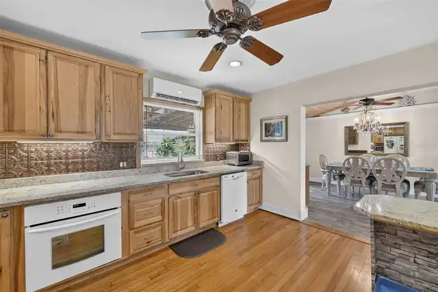 Listing Photo 15