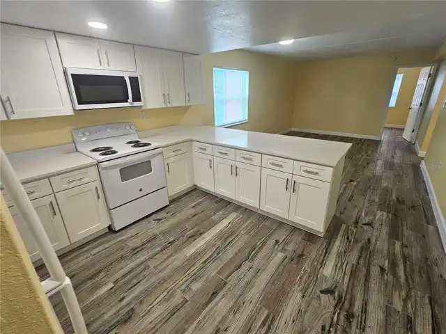Listing Photo 8