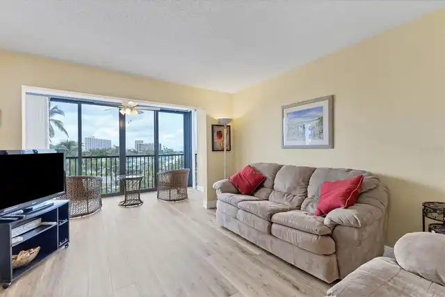 Listing Photo 8