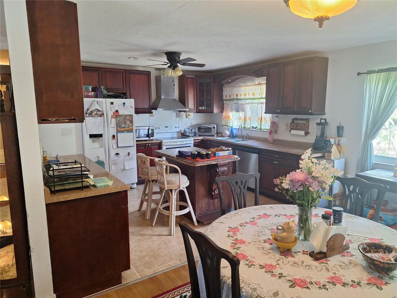 Listing Photo 11